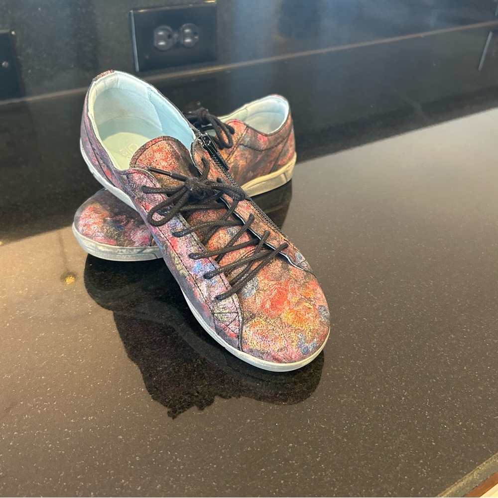 Cloud Aika Sneakers